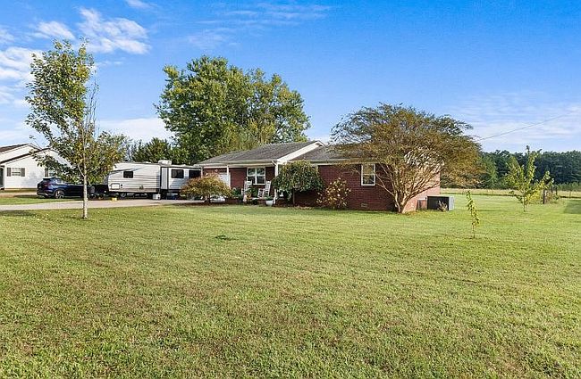 Photo of 210 County Road 426, Killen, AL
