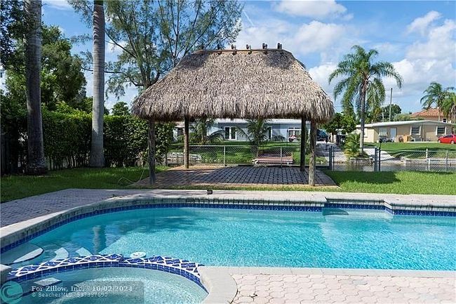 Image of 8165 Nw 182nd St