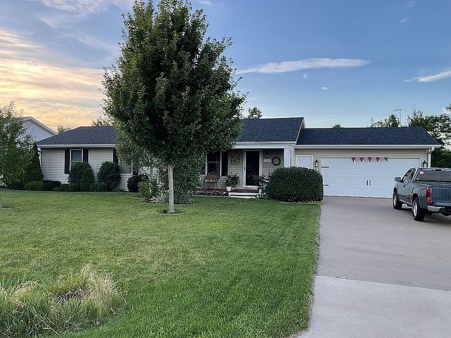 Photo of 1714 Neil Dr, Pella, IA