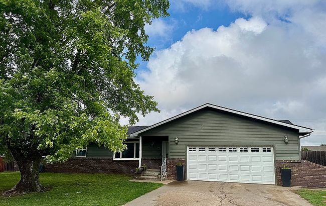 Photo of 56 Jay St, Russell, KS