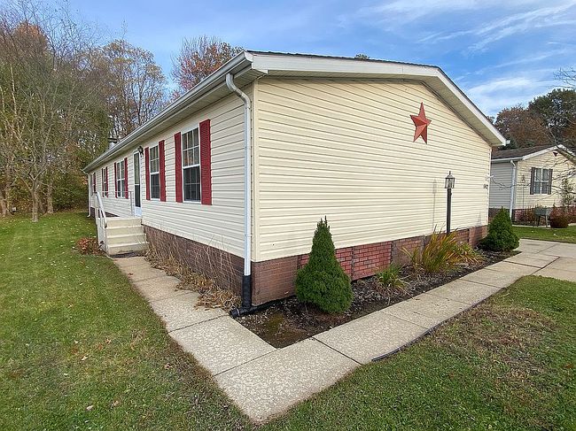 142 Oaktree Ln, Hiram, OH