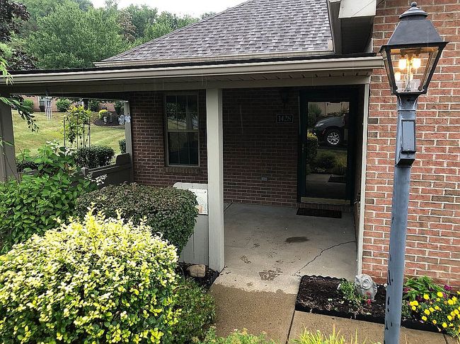 Photo of 1428 Greenbriar Ct, South Park, PA