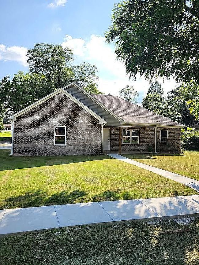 Photo of 405 2nd St S, Oneonta, AL