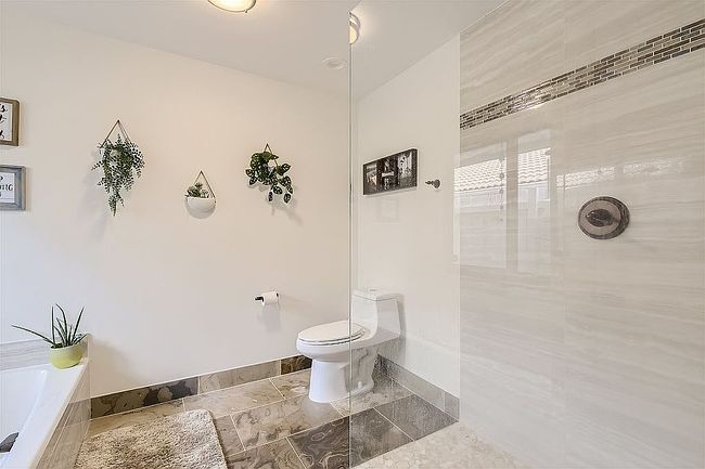 Image of 6785 Villas Dr E