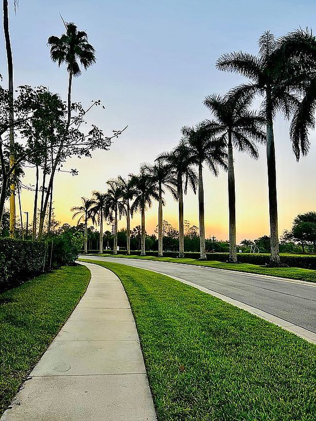 Photo of 4853 Hampshire Ct Apt 303, Naples, FL