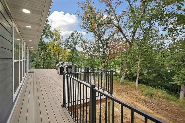 Image of 2040 N Dubuque Rd