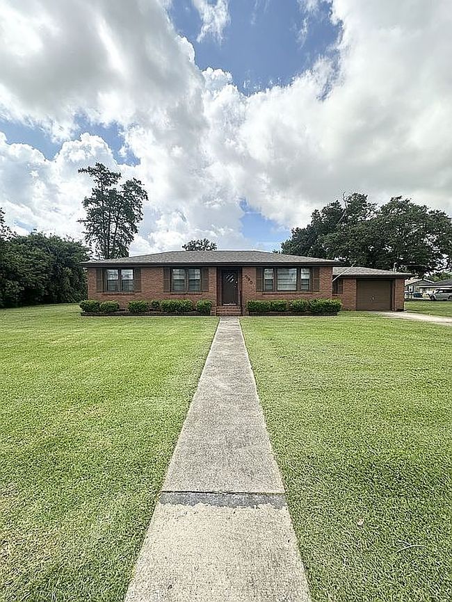 Image of 235 Oak St