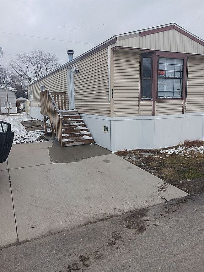 Photo of 119 8th St, Coal Valley, IL