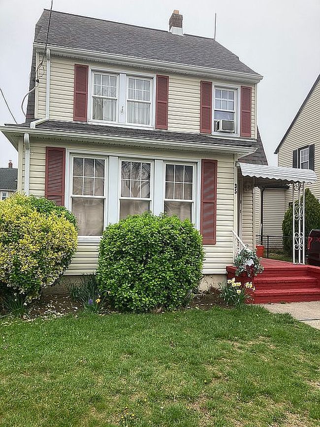 Photo of 35 Juniper Ave, Mineola, NY