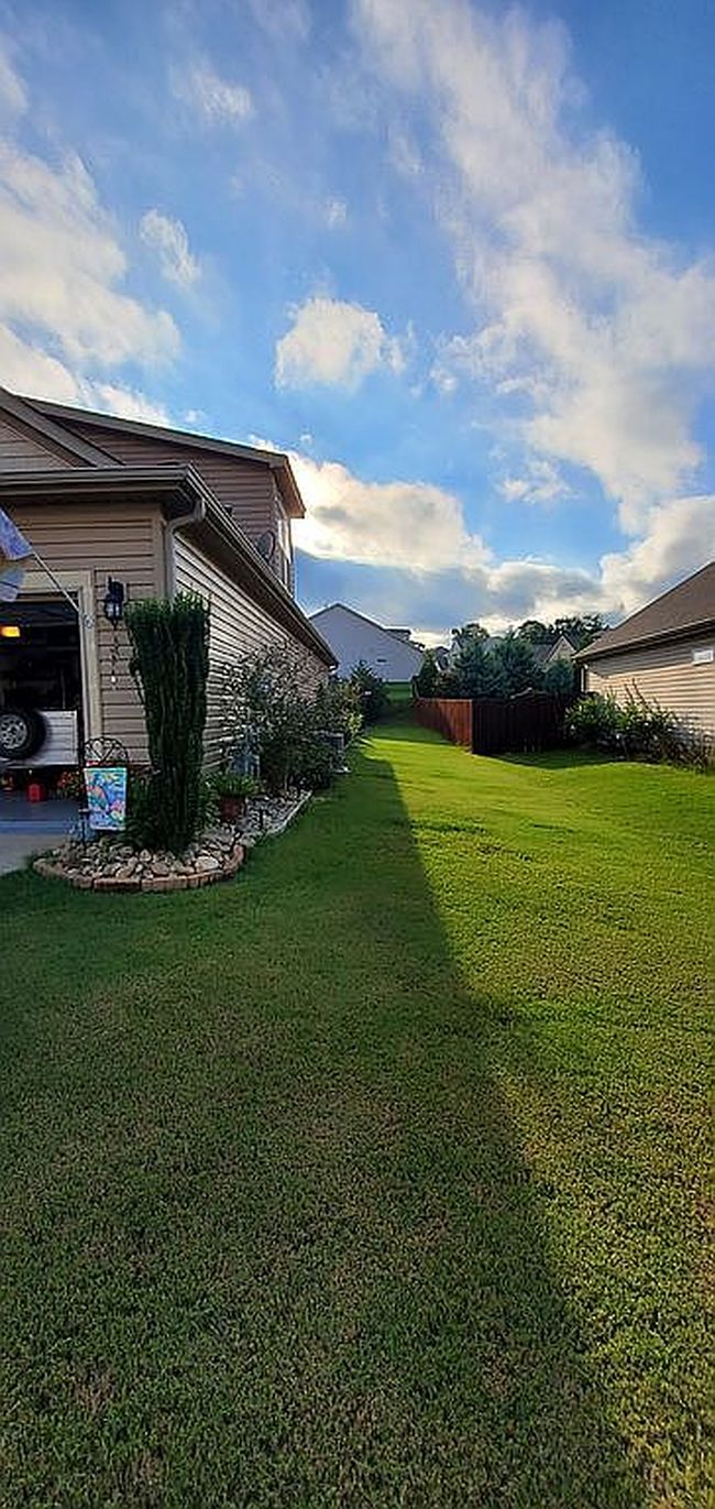 Photo of 921 Deepwood Ct, Boiling Springs, SC