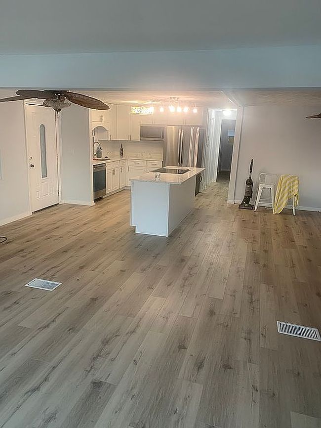 Photo of 4601 Harbor Lights Dr, Saint Petersburg, FL