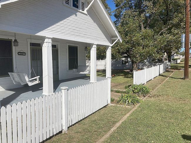 Photo of 102 N Olive St, Fredericksburg, TX