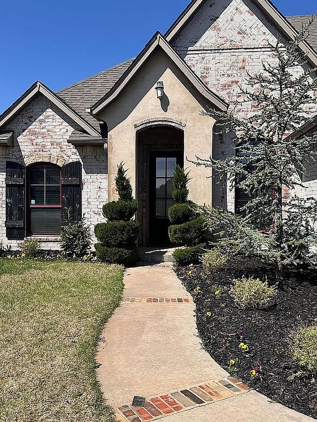 Photo of 2137 Redbud Creek Ave, Yukon, OK