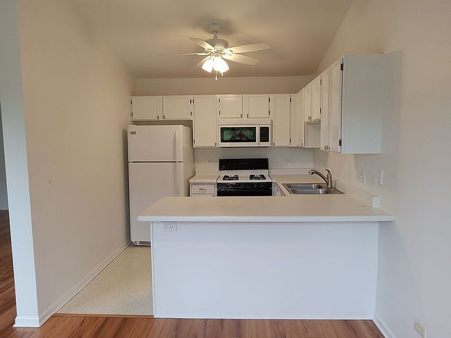 Photo of 1057 N Village Dr Unit 3, Round Lake Beach, IL