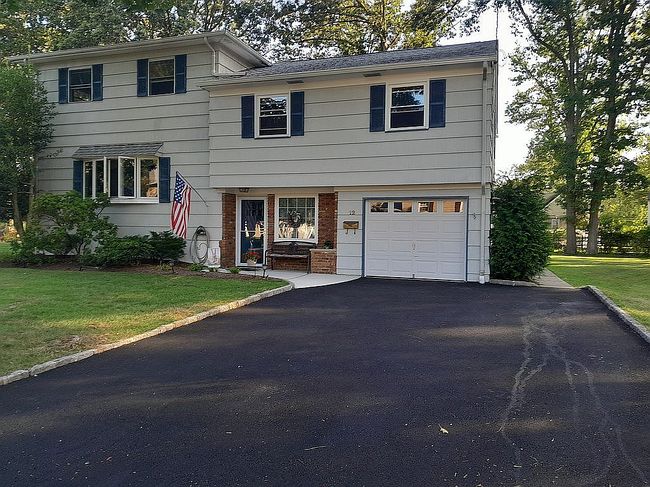Photo of 12 Ahern Way, Roseland, NJ