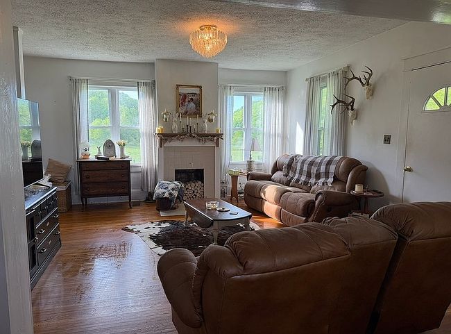 Photo of 5690 Burkes Garden Rd, Tazewell, VA