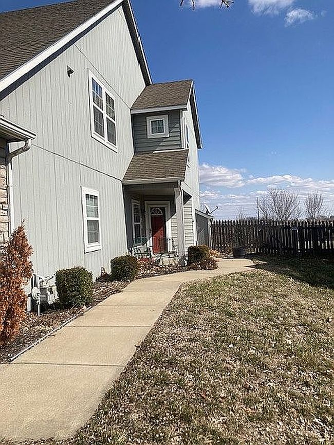 Image of 2328 Surrey Dr