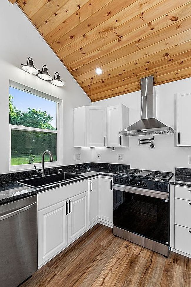 Additional photo 3 of property located at 2709 Aspen Dr