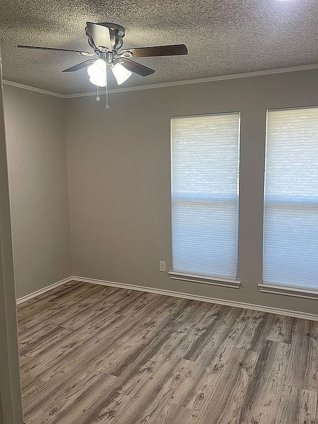 Photo of 104 Camelot Ct, Weatherford, TX
