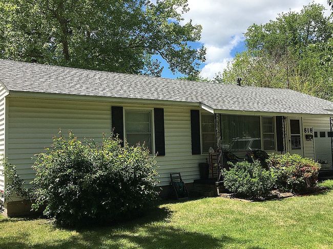 Photo of 818 S Pine St, Nowata, OK