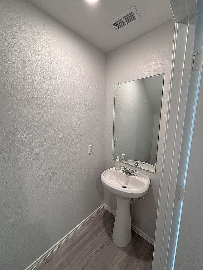 Additional photo 3 of property located at 10102 Kersey Ml