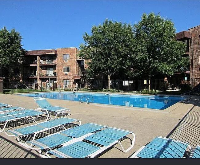 3523 Central Rd Apt 202, Glenview, IL
