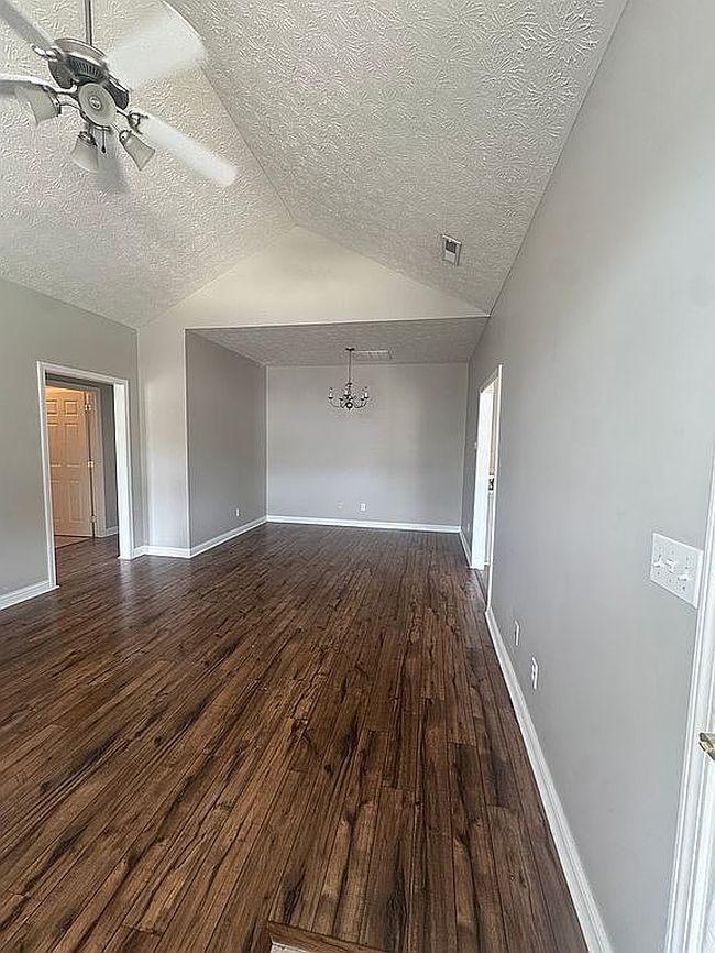 Photo of 215 Floyd Ct, Bardstown, KY