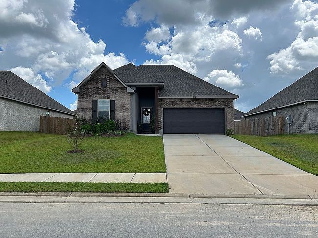 Photo of 11402 Crystal Lake Dr, Gulfport, MS
