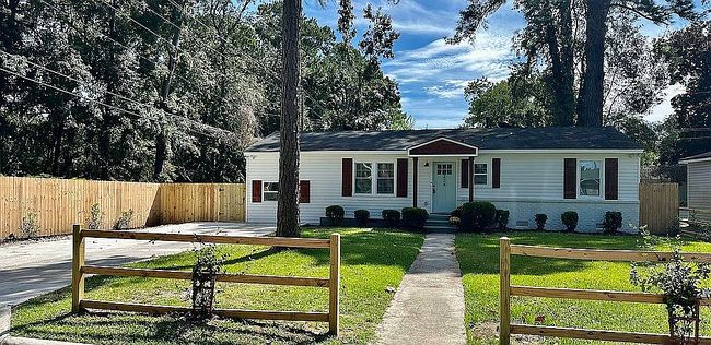 Photo of 324 Manor Dr