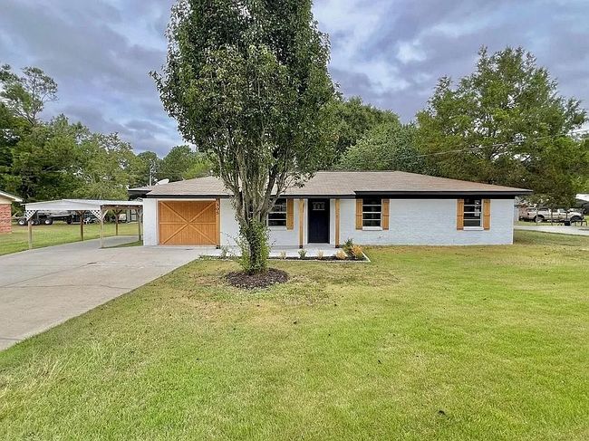 Additional photo 3 of property located at 305 Frances Dr