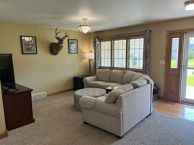 Photo of 511 Hickory Ln, Jefferson, IA