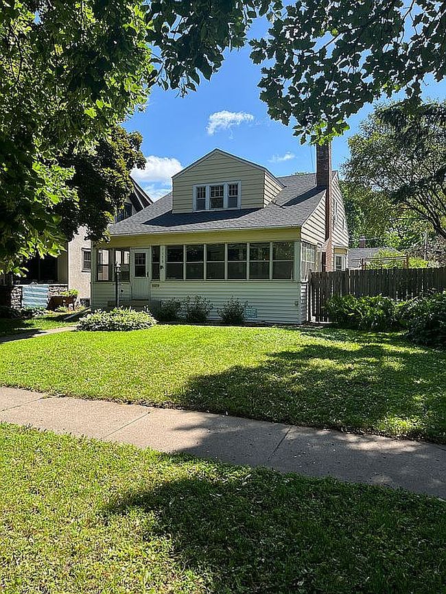 Photo of 1174 Lexington Pkwy N, Saint Paul, MN