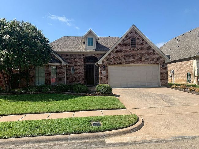 Photo of 206 Edinborough Dr, Euless, TX