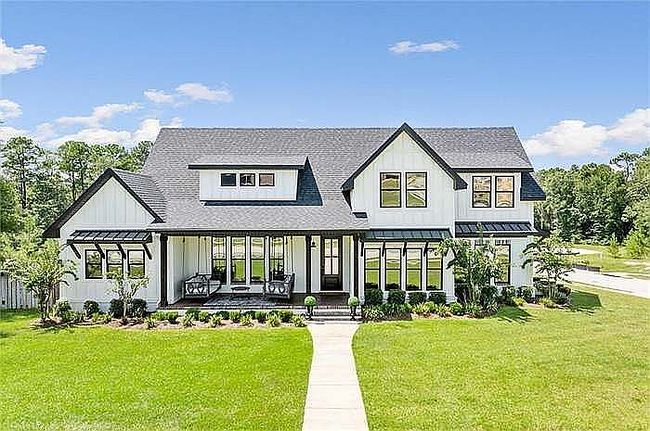 Photo of 8123 Styles Dr, Saraland, AL