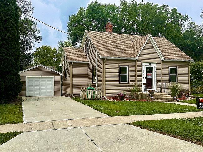 Photo of 709 N 9th St, Clear Lake, IA