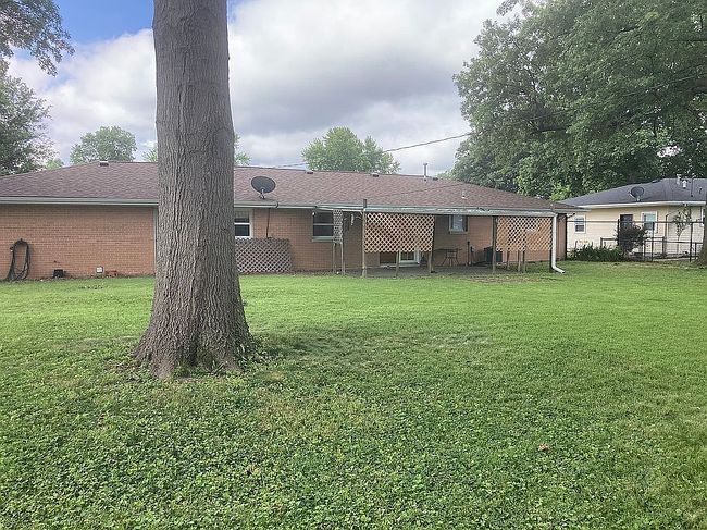 Photo of 713 Kenton Blvd, Taylorville, IL