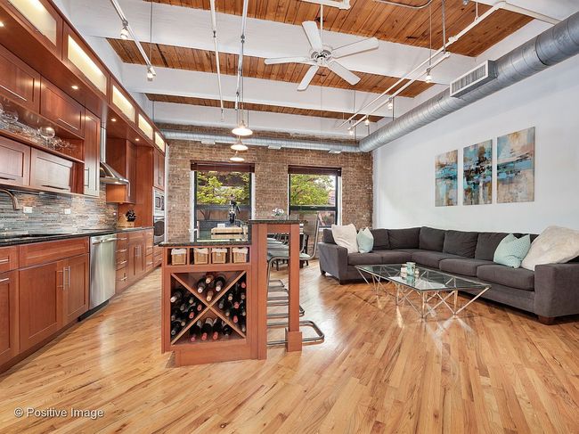 Additional photo 3 of property located at 1728 N Damen Ave