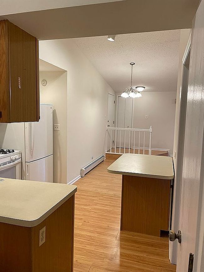 Additional photo 3 of property located at 11 Cedar Ct Apt 11