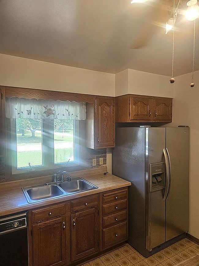 Photo of 301 N Elder Ave, Graettinger, IA