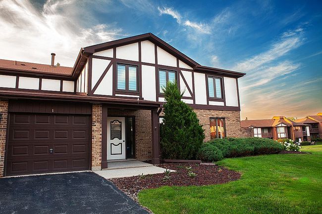Photo of 9804 Mill Dr W Apt E1, Palos Park, IL