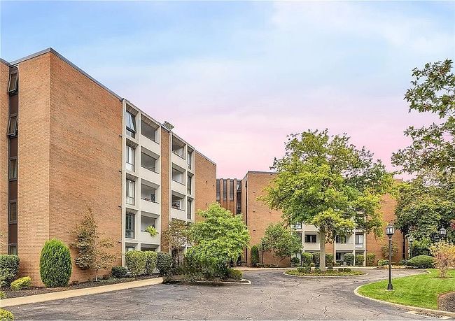 Photo of 900 Washington Rd Apt 204, Pittsburgh, PA