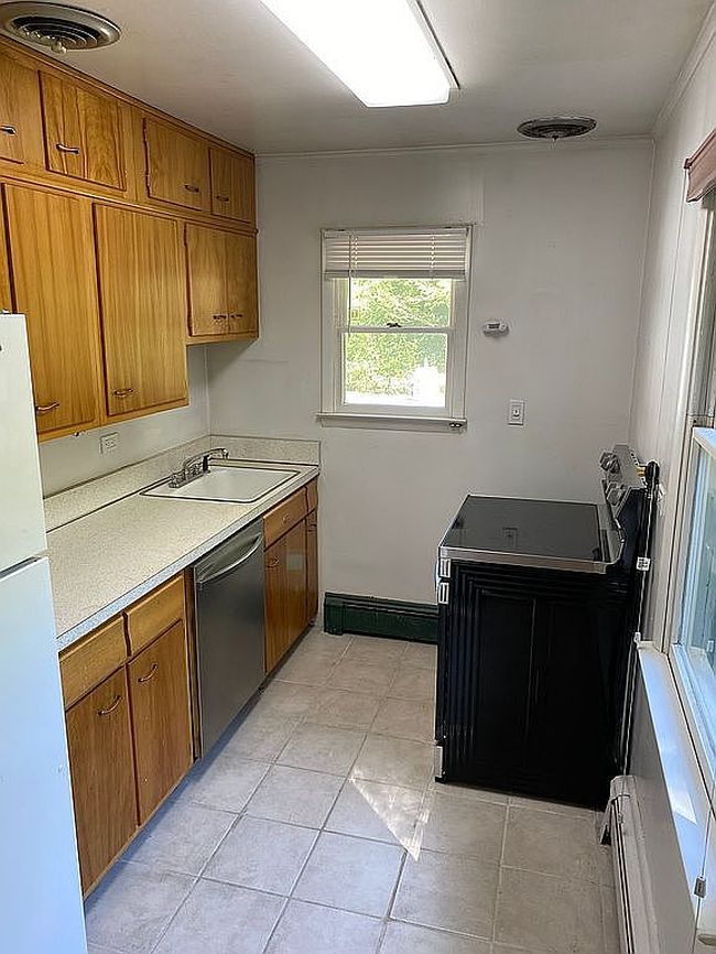 Photo of 65 Townsend Rd, Crompond, NY