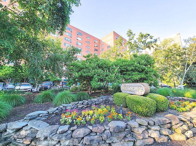 Photo of 11820 Edgewater Dr Apt 506