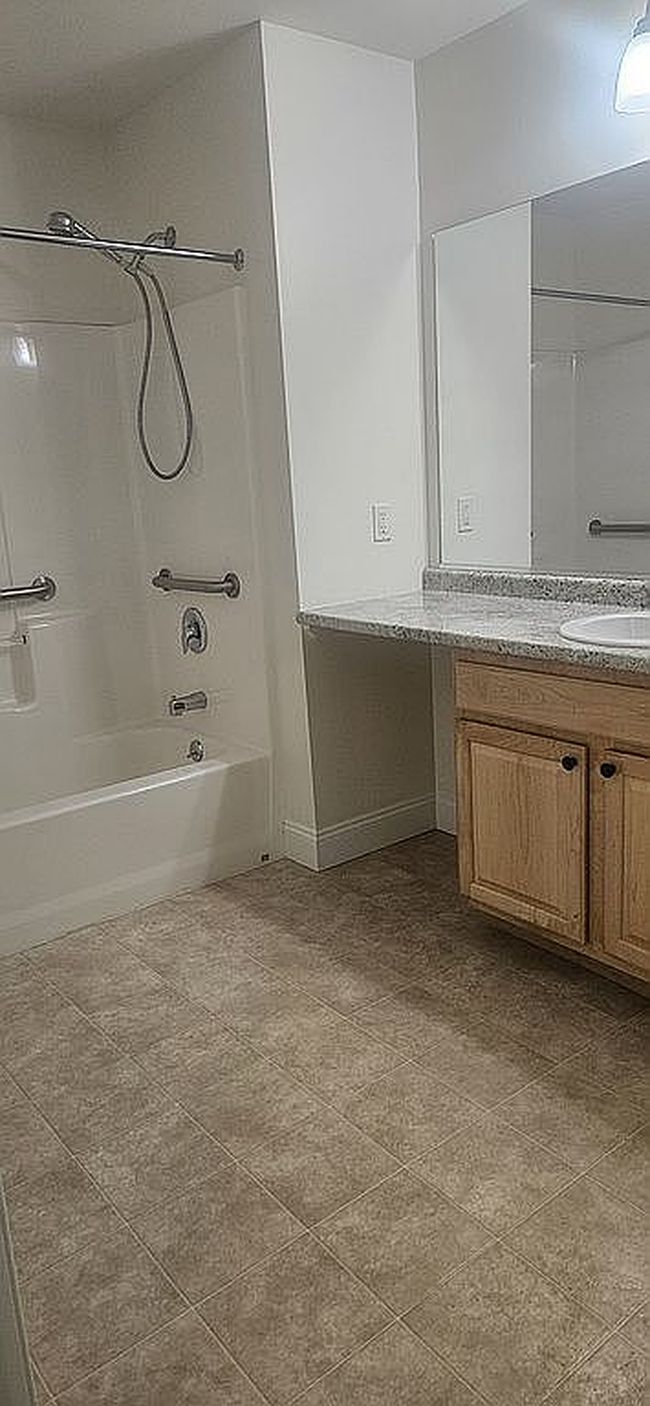 Photo of 4 Bow Center Rd Apt E2, Bow, NH