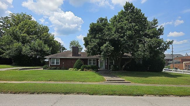 Photo of 915 S Granger St, Harrisburg, IL