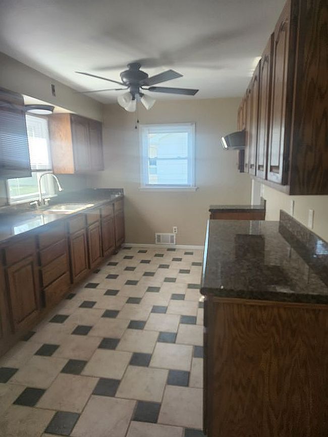Photo of 626 N Pekin Ln, Hanna City, IL