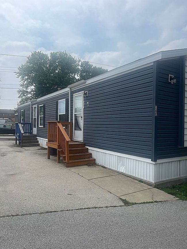 Photo of 10401 Southwest Hwy Trailer 14C, Worth, IL