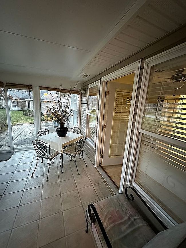 Image of 750 Walnut Rdg W #750