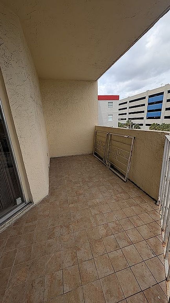 Image of 1750 W 46th St Apt 413