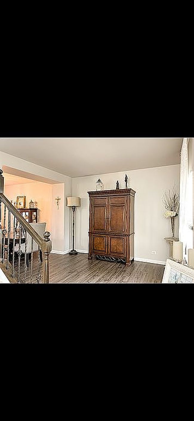 Photo of 377 Fieldstone Dr, Woodstock, IL